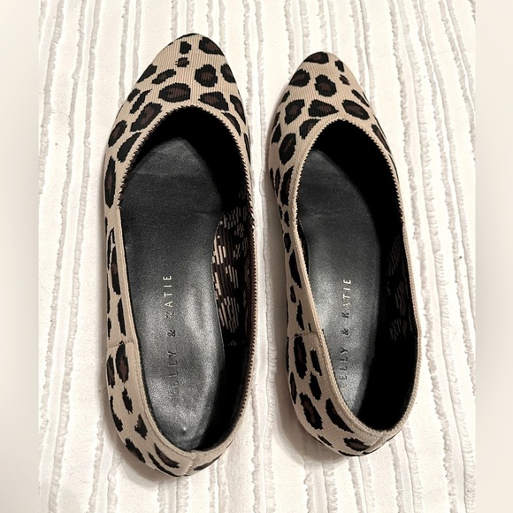 Kelly & Katie Fonzie Flats Leopard Print - Picture 2 of 3